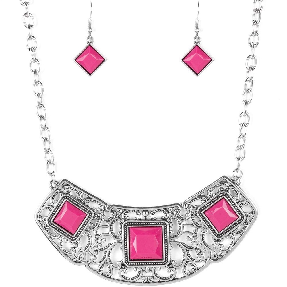 Silver necklace, pink stone💕